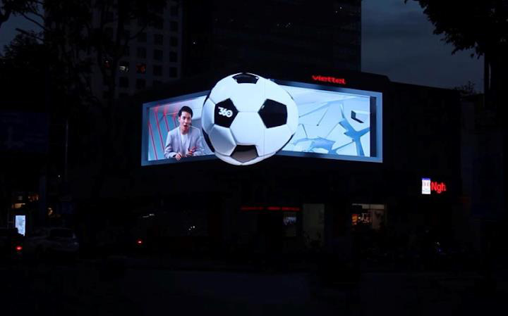 Billboard 3D tại Sài Gòn gây sốt dịp Giáng sinh vì &quot;phát quà&quot; cho người đi đường