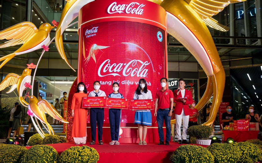 Coca-Cola Việt Nam triển khai chuỗi hoạt động cộng đồng “Mang kỳ diệu về nhà” dịp Tết Nhâm Dần