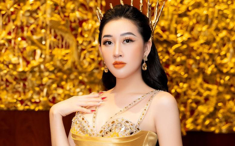 Hoa hậu Huỳnh Thúy Anh khoe nhan sắc lộng lẫy đầu năm 2022