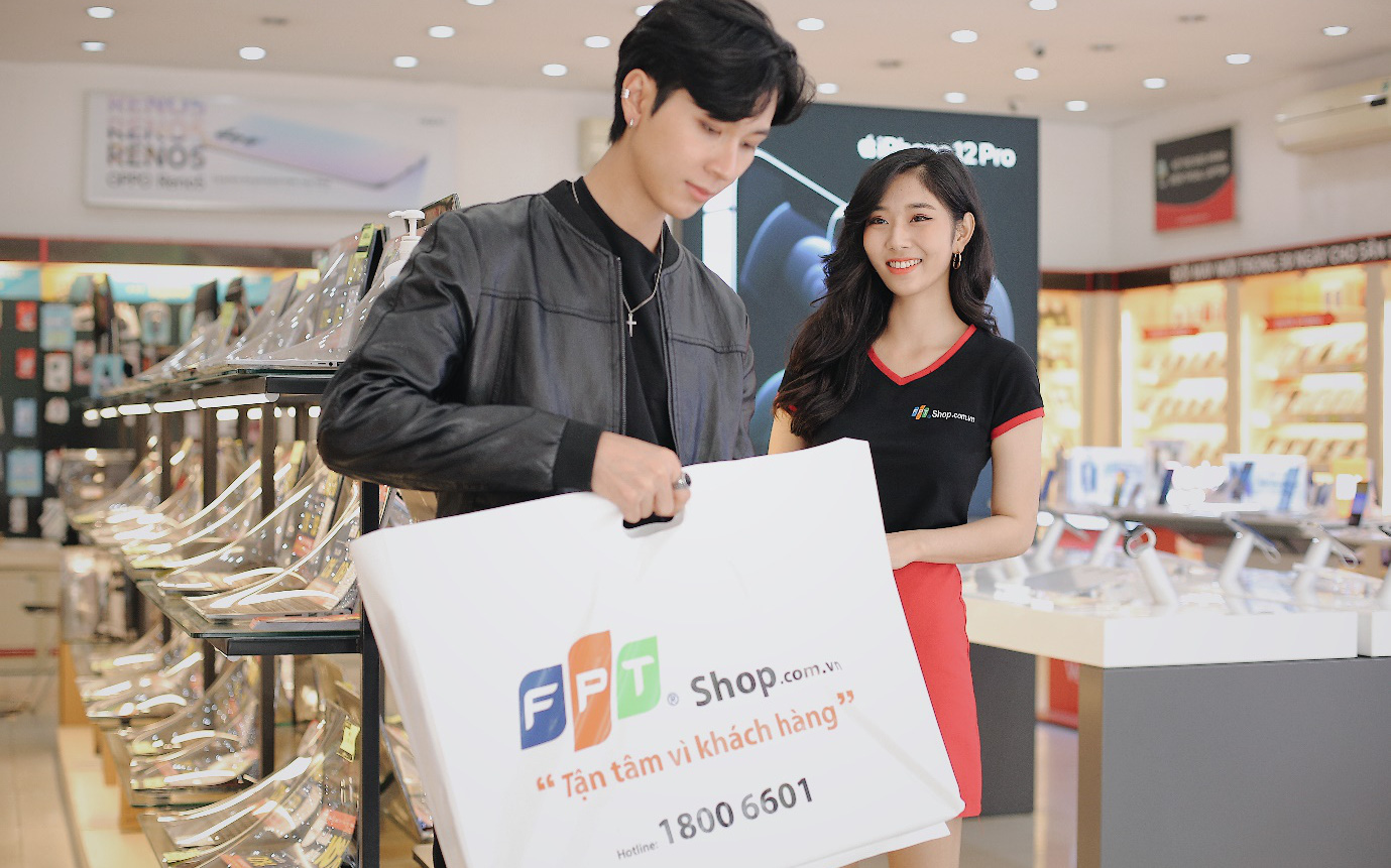 FPT Shop tặng khách hàng voucher 50.000 đồng mua sắm tại nhà thuốc Long Châu