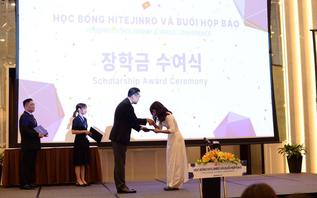 Tập đoàn HITEJINRO Hàn Quốc đầu tư cho thế hệ tương lai của Việt Nam