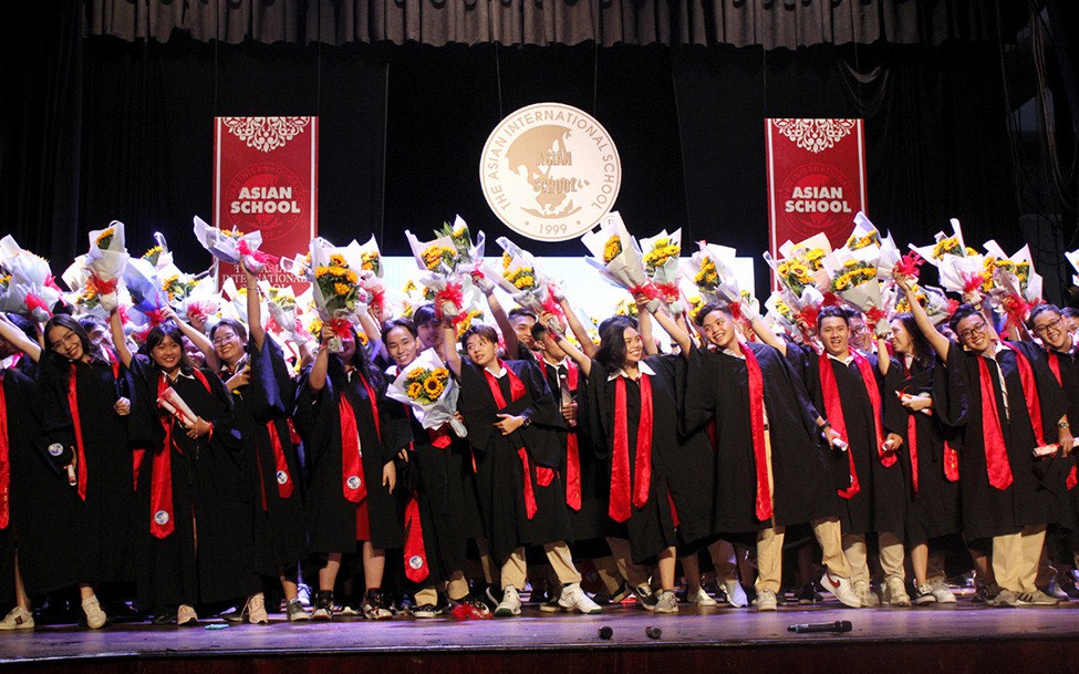 Hơn 94% học sinh Asian School miễn thi ngoại ngữ kỳ thi THPT