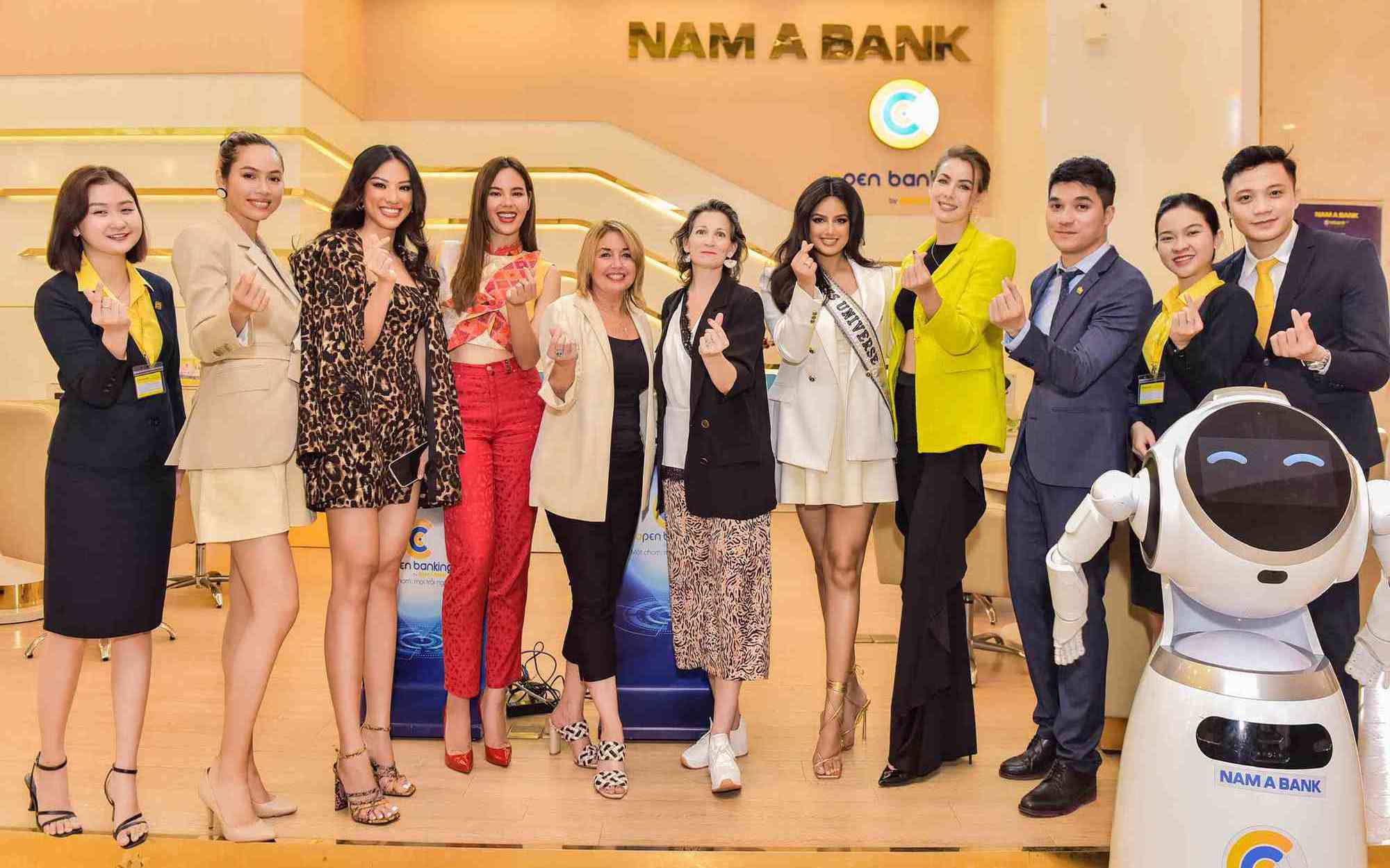 Hoa hậu Hoàn vũ 2021 đến Việt Nam, tham quan Nam A Bank