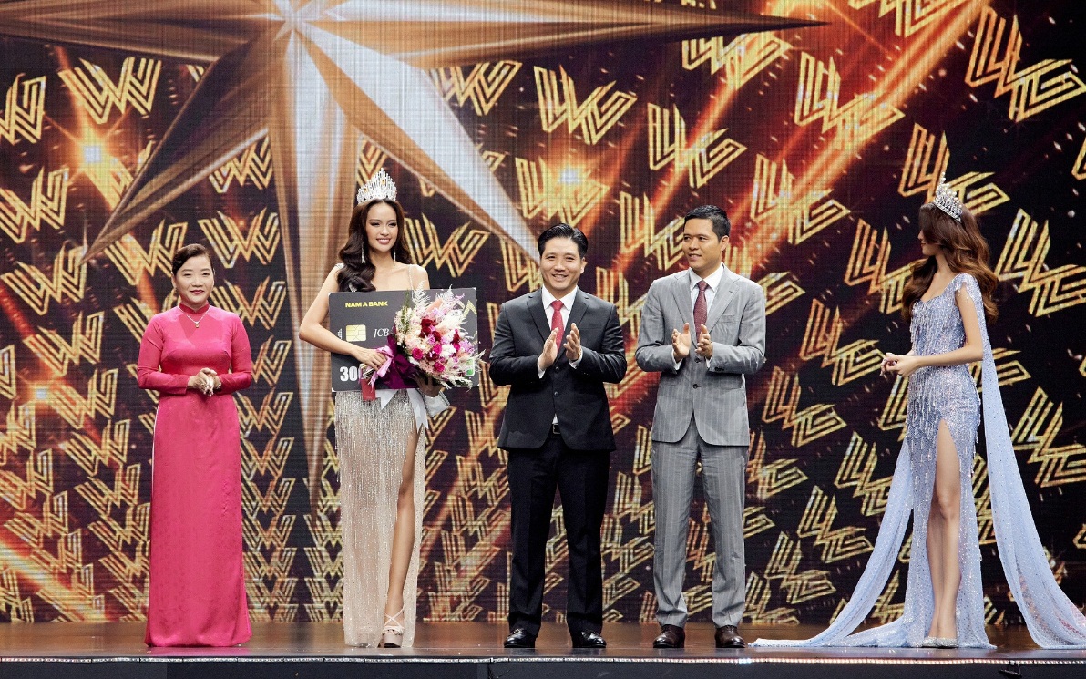 Nam A Bank trao thưởng đặc biệt cho tân Hoa hậu Hoàn vũ Việt Nam 2022