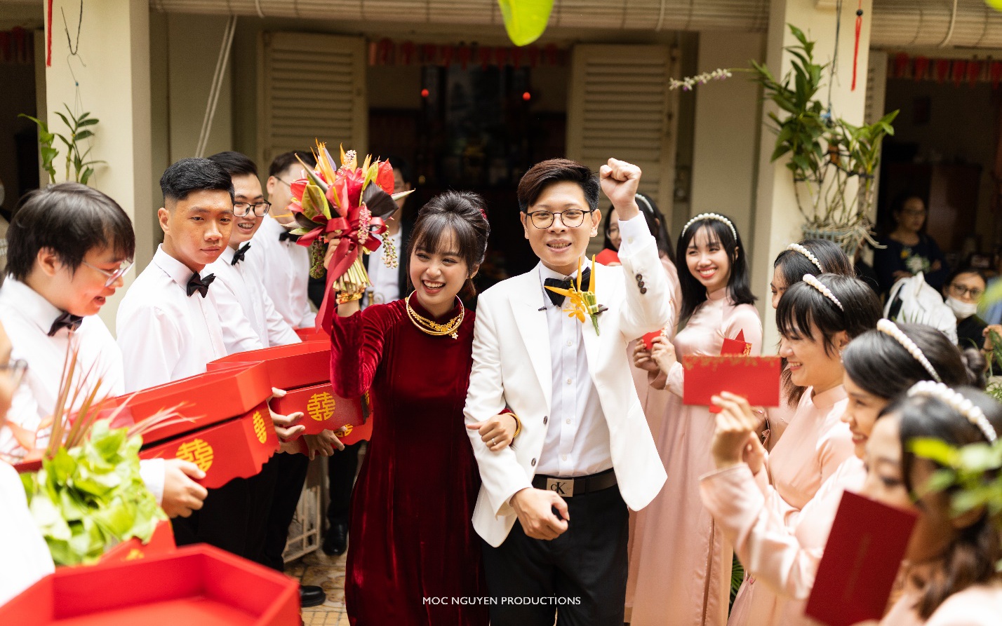 Bất ngờ với lễ gia tiên của cặp đôi hot bậc nhất giới Esports Việt - Bomman và Minh Nghi