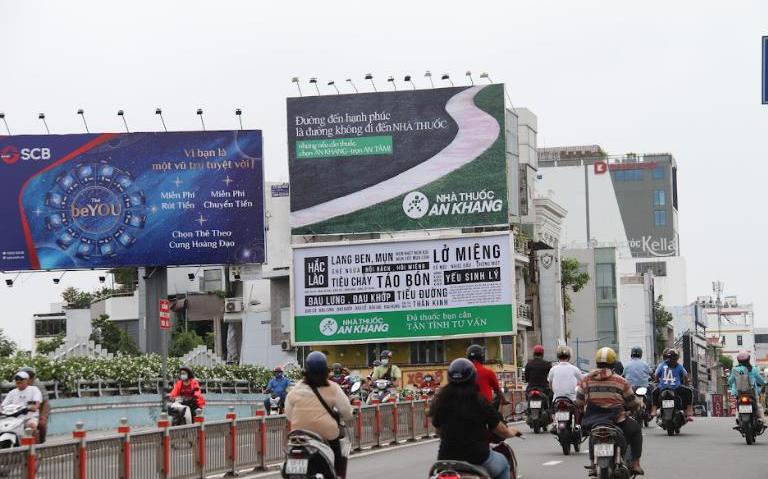 Quảng cáo của An Khang khiến nhiều người qua đường thắc mắc vì thông điệp “tưởng vô lý nhưng rất thuyết phục”