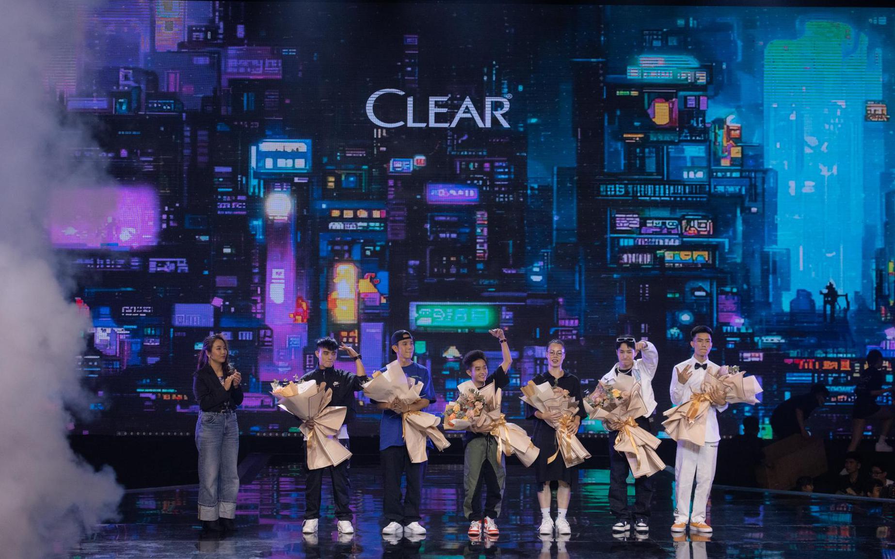 CLEAR thưởng nóng 600 triệu cho các thí sinh ngay đêm chung kết Street Dance Việt Nam, lan tỏa thông điệp “Đầu Lạnh Tim Nóng” bằng chuỗi hành động thiết thực