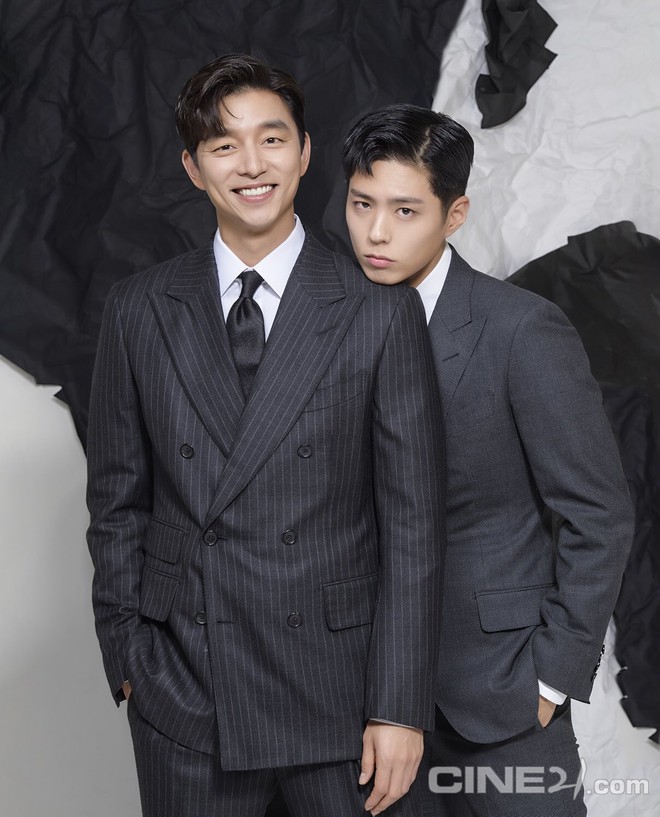 “Nghẹt thở” bộ ảnh cực phẩm Gong Yoo - Park Bo Gum: “Yêu tinh” và nam thần cực tình, fan đau đầu không biết ai soái hơn - Ảnh 4.