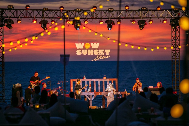 Những khoảnh khắc đẹp nhất tại WOW Sunset Show: Lê Hiếu chilling cùng khán giả, Nguyên Hà diễn live album trước biển hoàng hôn - Ảnh 17.