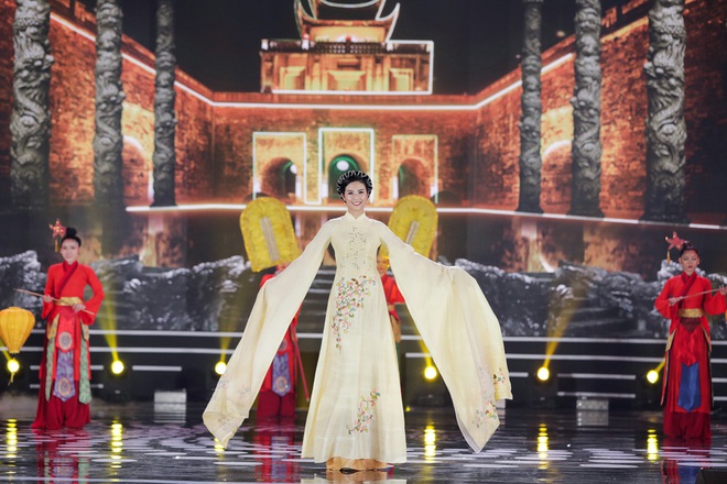 Bức ảnh hot nhất đêm qua: 5 Hoa hậu của thập kỷ hội tụ chung khung hình, thần tiên tỷ tỷ Đặng Thu Thảo lu mờ cả dàn mỹ nhân - Ảnh 3.