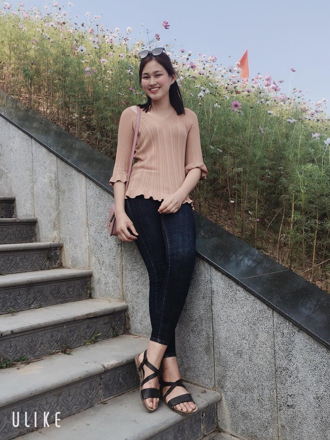 Tân Hoa hậu Đỗ Thị Hà còn có một chị gái, giản dị nhưng chiều cao và nụ cười xinh cũng không thua kém - Ảnh 4.