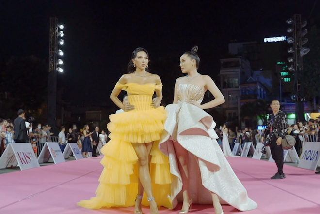 Kỳ Duyên hé lộ hậu trường thảm đỏ Chung kết Hoa hậu Việt Nam 2020, spotlight đổ dồn vào bộ trang sức trị giá 2 tỷ đồng - Ảnh 5.