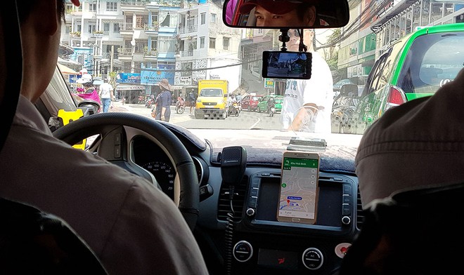 Thử đặt taxi công nghệ từ sân bay Tân Sơn Nhất về trung tâm sau khi phân làn, cả hành khách lẫn tài xế đều có nhiều tâm tư! - Ảnh 4.