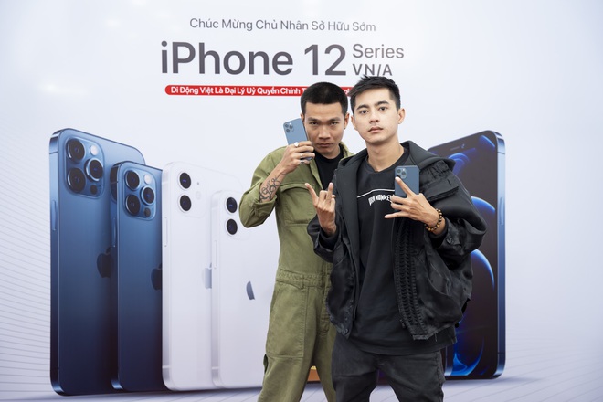 Wowy dẫn Lăng LD đi mua iPhone 12 Pro Max ngay ngày đầu mở bán: Thầy nhà người ta chưa bao giờ làm mình thất vọng - Ảnh 1.