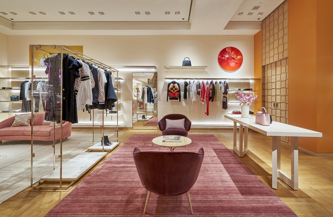 Louis Vuitton “thắp sáng” thủ đô Hà Nội với cửa hàng mới: Hoành tráng hơn, lộng lẫy hơn - Ảnh 4.