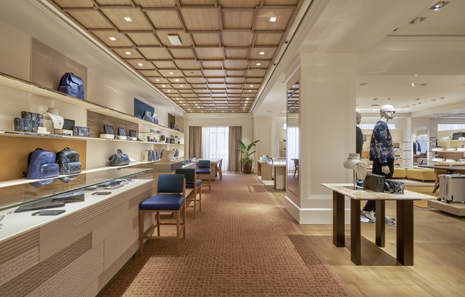 Louis Vuitton “thắp sáng” thủ đô Hà Nội với cửa hàng mới: Hoành tráng hơn, lộng lẫy hơn - Ảnh 8.