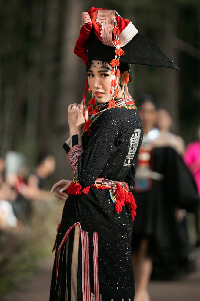 Sự kiện đặc biệt giữa rừng: Con gái Đoan Trang xuất thần, Hoàng Thuỳ chìm trong váy khủng, thí sinh Miss Tourism bức tử vòng 1 - Ảnh 5.