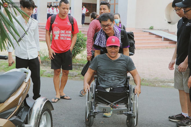 Chàng trai hơn 22 năm đi làm chuyện bao đồng, giúp đỡ người khuyết tật: Nhìn họ vui mình cũng thấy ấm lòng - Ảnh 4.