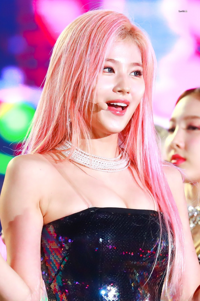 Top 10 nữ idol được giới đồng tính nữ xứ Hàn mê mẩn nhất: BLACKPINK mất hút, nữ hoàng gợi cảm thế hệ mới lên ngôi - Ảnh 8.