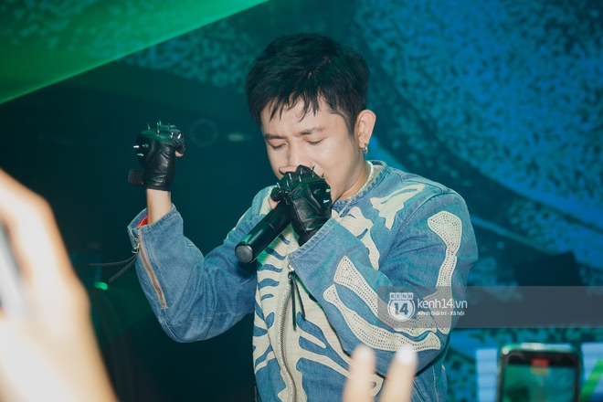R.Tee vừa diss antifan vừa quẩy tung với 16 Typh, Yuno Bigboi nhá hàng bản demo mới toanh hậu Rap Việt - Ảnh 4.