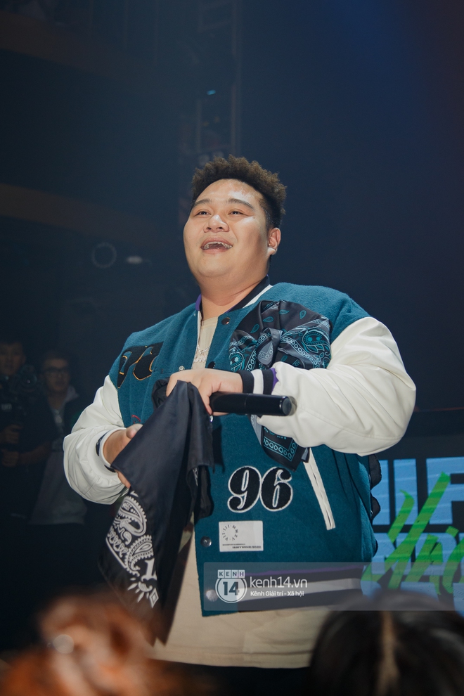 R.Tee vừa diss antifan vừa quẩy tung với 16 Typh, Yuno Bigboi nhá hàng bản demo mới toanh hậu Rap Việt - Ảnh 16.