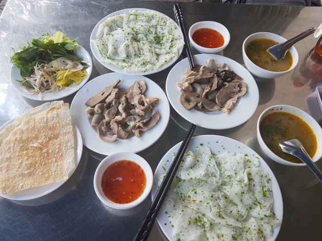 Bẻ lái vào phút chót, chặng cuối Hành trình xuyên Việt - Thách thức khắc nghiệt đồng hành cùng bà con miền Trung sau cơn bão - Ảnh 7.