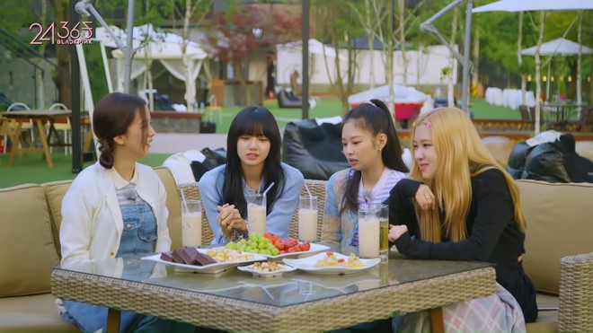 Xót xa trước 4 lời thú nhận của BLACKPINK: Jisoo từng bị họ hàng gọi là... khỉ, Lisa khóc suốt 3 tháng vì nhớ nhà - Ảnh 11.