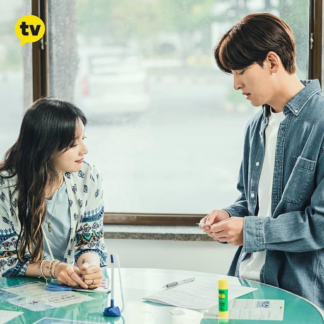 Ji Chang Wook - Kim Ji Won phát đường suốt tập 1 Lovestruck In The City, xem mà ghen giùm Park Seo Joon - Ảnh 7.