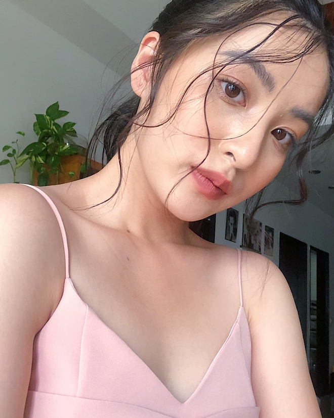 Biểu cảm cưng xỉu trên sóng VTV, hotgirl IELTS 8.5 một lần nữa gây bão MXH - Ảnh 4.