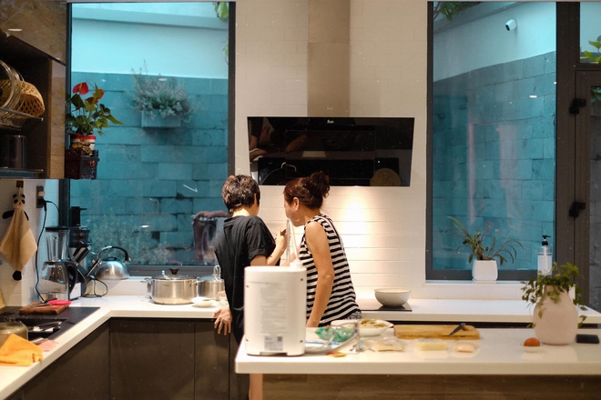 Căn hộ của Bảo Anh: Phòng khách tông xám trầm cá tính, phòng ngủ xanh đậm sang trọng, đẹp như studio - Ảnh 12.