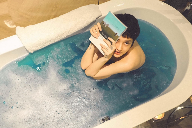 Căn hộ của Bảo Anh: Phòng khách tông xám trầm cá tính, phòng ngủ xanh đậm sang trọng, đẹp như studio - Ảnh 9.