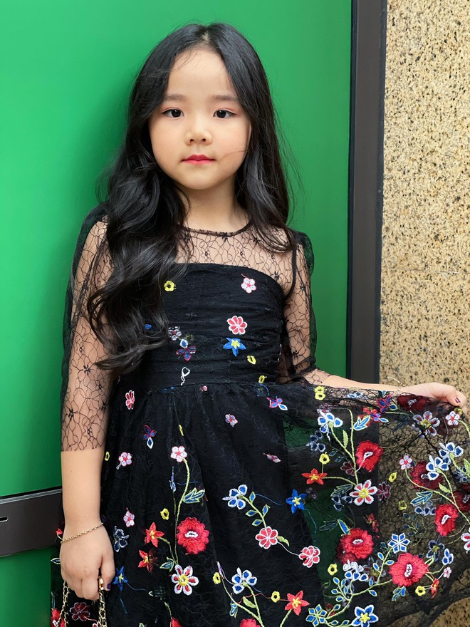 Trang Nhung gây sốt khi khoe bộ ảnh của ái nữ 6 tuổi và cháu ruột từng thi Hoa hậu: Gia đình gen đẹp nhất nhì Vbiz là đây! - Ảnh 3.