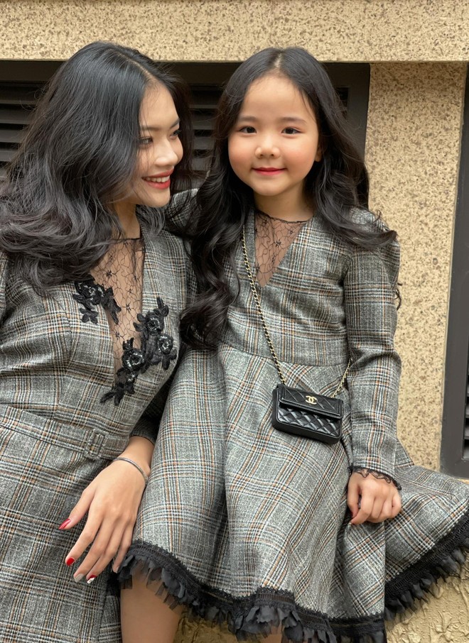 Trang Nhung gây sốt khi khoe bộ ảnh của ái nữ 6 tuổi và cháu ruột từng thi Hoa hậu: Gia đình gen đẹp nhất nhì Vbiz là đây! - Ảnh 10.