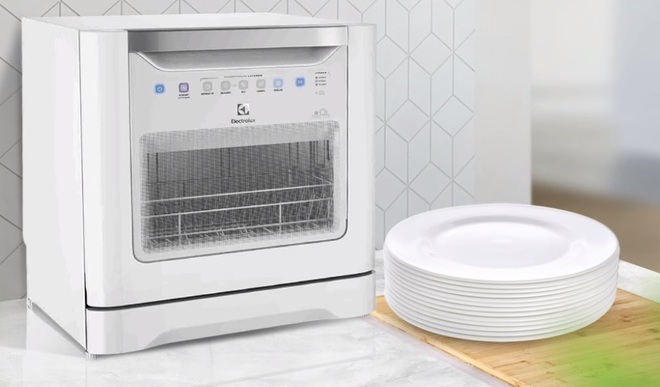 Máy rửa bát Electrolux bé xinh: “Hót hòn họt” nhưng vẫn bị dân tình chê không ít - Ảnh 1.