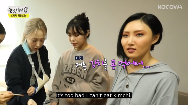 Hwasa (MAMAMOO) không ăn được kim chi gây tranh cãi: người Hàn mà không ăn được món này ư? - Ảnh 1.