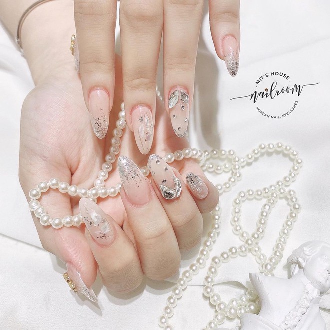 10 mẫu nail max xinh ở các tiệm lúc này, chị em diện đón năm mới là chuẩn bài - Ảnh 10.
