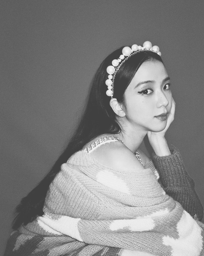 Không còn là PTS, cuối cùng Jisoo (BLACKPINK) đã hở bạo thật rồi: Khoe vòng 1 quyến rũ chốt hạ năm 2020, chịu sao nổi? - Ảnh 4.