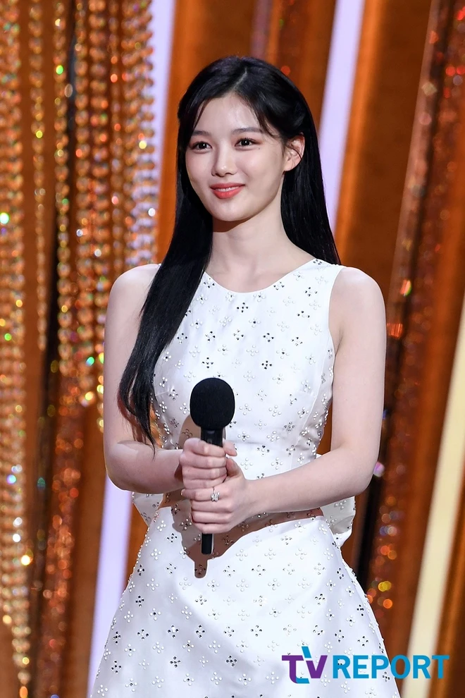 Mỹ nhân hot nhất SBS Drama Awards 2020 gọi tên Kim Yoo Jung: Sao nhí lột xác thành nữ thần, chấp hết mọi ống kính phóng viên - Ảnh 4.