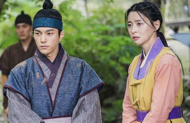 Chuyện thật như đùa: Tình tin đồn của Lee Jong Suk đóng phim cổ trang, netizen liền phản đối chỉ vì cô nàng... quá xinh! - Ảnh 4.