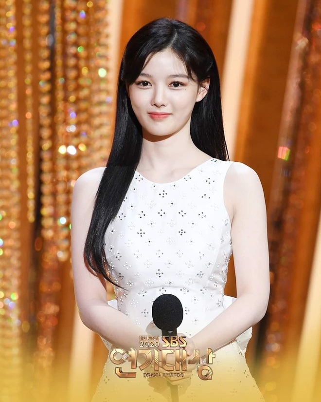 Mỹ nhân hot nhất SBS Drama Awards 2020 gọi tên Kim Yoo Jung: Sao nhí lột xác thành nữ thần, chấp hết mọi ống kính phóng viên - Ảnh 3.
