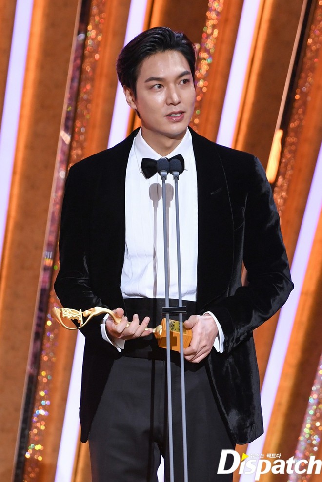 Lee Min Ho lâu lắm mới dự lễ trao giải SBS Drama Awards 2020, ai ngờ gây tranh cãi dữ dội vì lộ dấu hiệu lão hóa - Ảnh 2.