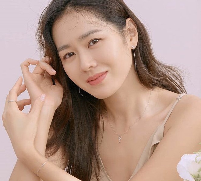 List bạn gái cực phẩm của Hyun Bin: Song Hye Kyo - Son Ye Jin đều đỉnh của chóp, tình đầu bí ẩn đổi đời giàu có nhờ lấy đại gia - Ảnh 4.