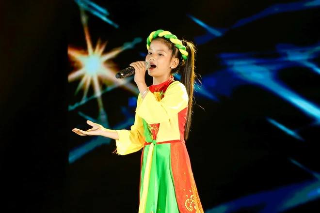 Giọng Hát Việt Nhí: Cô bé 13 tuổi khiến dàn HLV lôi cả rap Việt, top 1 trending, Phúc Du vào tranh cãi - Ảnh 7.