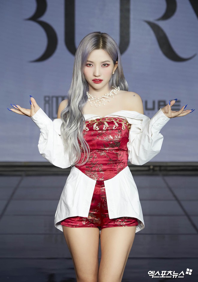 Nhan sắc của (G)I-DLE bùng nổ bất ngờ: Thành viên hụt BLACKPINK gây sốc visual, idol bị chê xấu nhất Produce 101 lột xác - Ảnh 6.