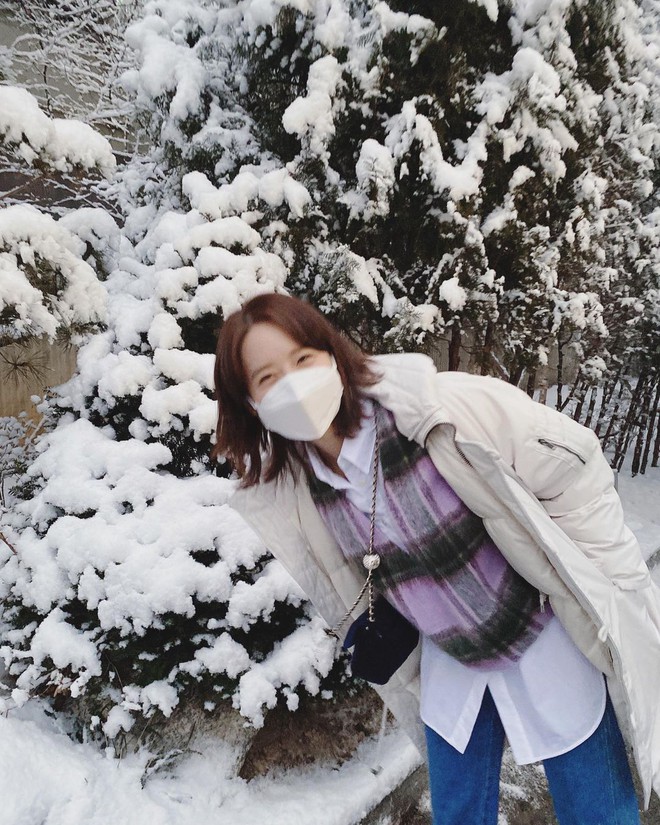 Sao Kbiz thi nhau check-in mùa tuyết xứ Hàn: BLACKPINK - Yoona xinh xỉu, Seulgi - CL lên đồ trendy, BTS gây bão toàn cầu - Ảnh 10.