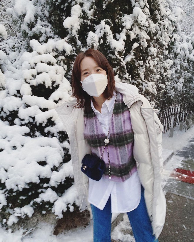 Sao Kbiz thi nhau check-in mùa tuyết xứ Hàn: BLACKPINK - Yoona xinh xỉu, Seulgi - CL lên đồ trendy, BTS gây bão toàn cầu - Ảnh 11.