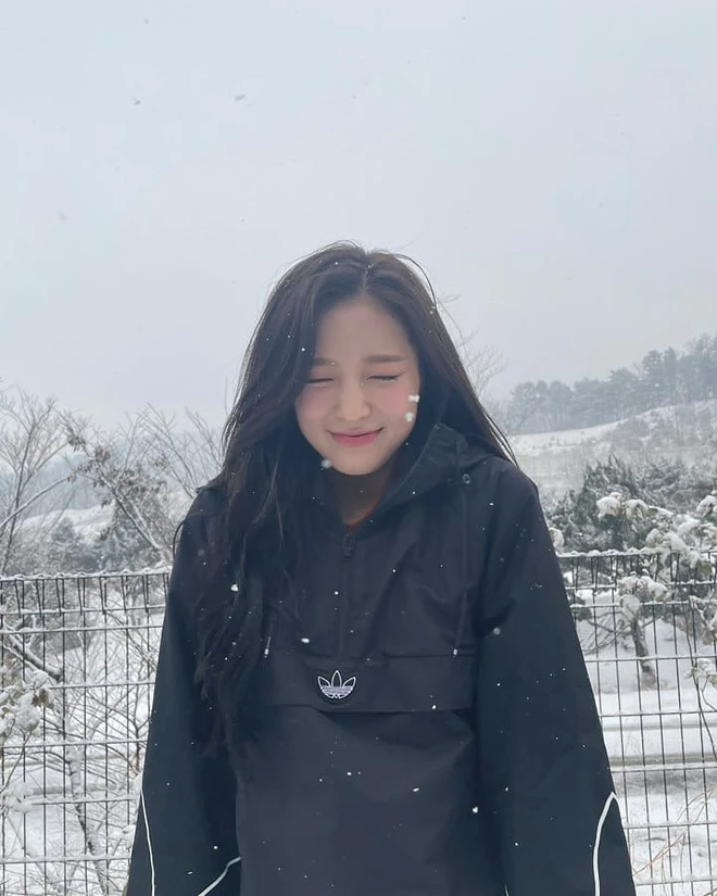 Sao Kbiz thi nhau check-in mùa tuyết xứ Hàn: BLACKPINK - Yoona xinh xỉu, Seulgi - CL lên đồ trendy, BTS gây bão toàn cầu - Ảnh 18.