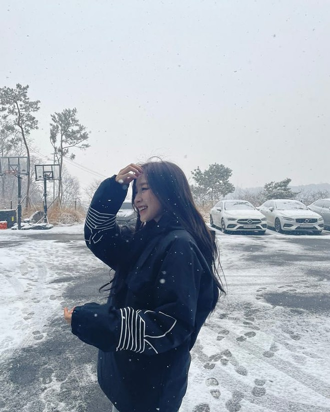 Sao Kbiz thi nhau check-in mùa tuyết xứ Hàn: BLACKPINK - Yoona xinh xỉu, Seulgi - CL lên đồ trendy, BTS gây bão toàn cầu - Ảnh 17.