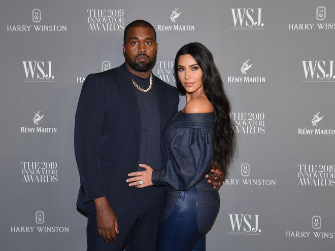 Kim Kardashian đăng ảnh mặc nội y sexy “nghẹt thở”, lộ luôn dấu hiệu ngầm thông báo đã ly hôn Kanye West? - Ảnh 4.