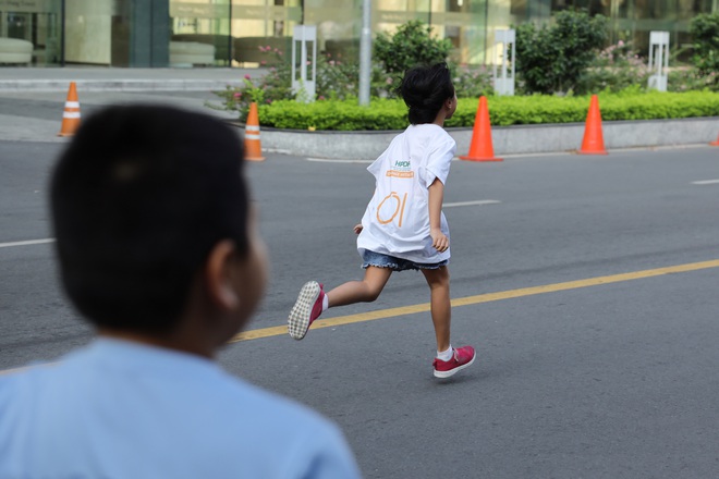 TP.HCM: Ấm áp đường chạy marathon dành riêng cho người khuyết tật và nạn nhân chiến tranh - Ảnh 4.